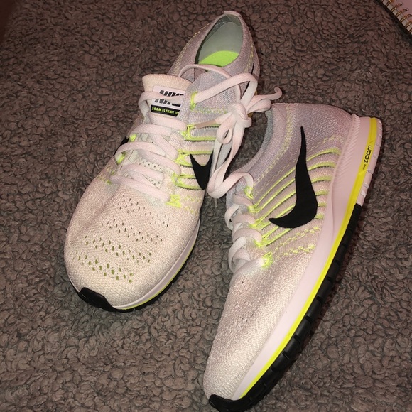 Shoes - Nike zooms never worn